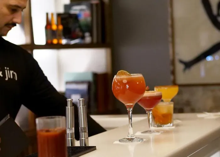 쥴 앤드 짐 호텔 4*